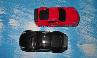Illustration for article titled Tomica 370Z NISMO Red v Black